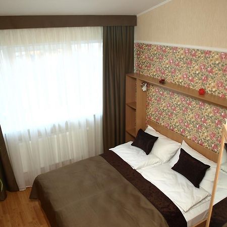 Leon Hotel Lwów Pokój zdjęcie