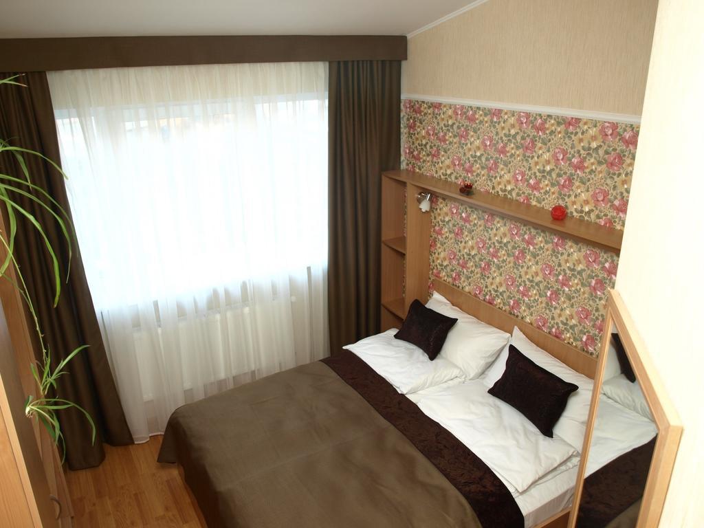 Leon Hotel Lwów Pokój zdjęcie