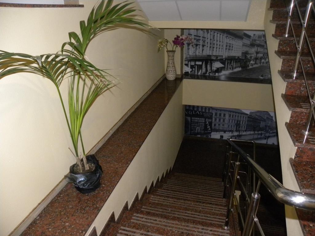 Leon Hotel Lwów Zewnętrze zdjęcie