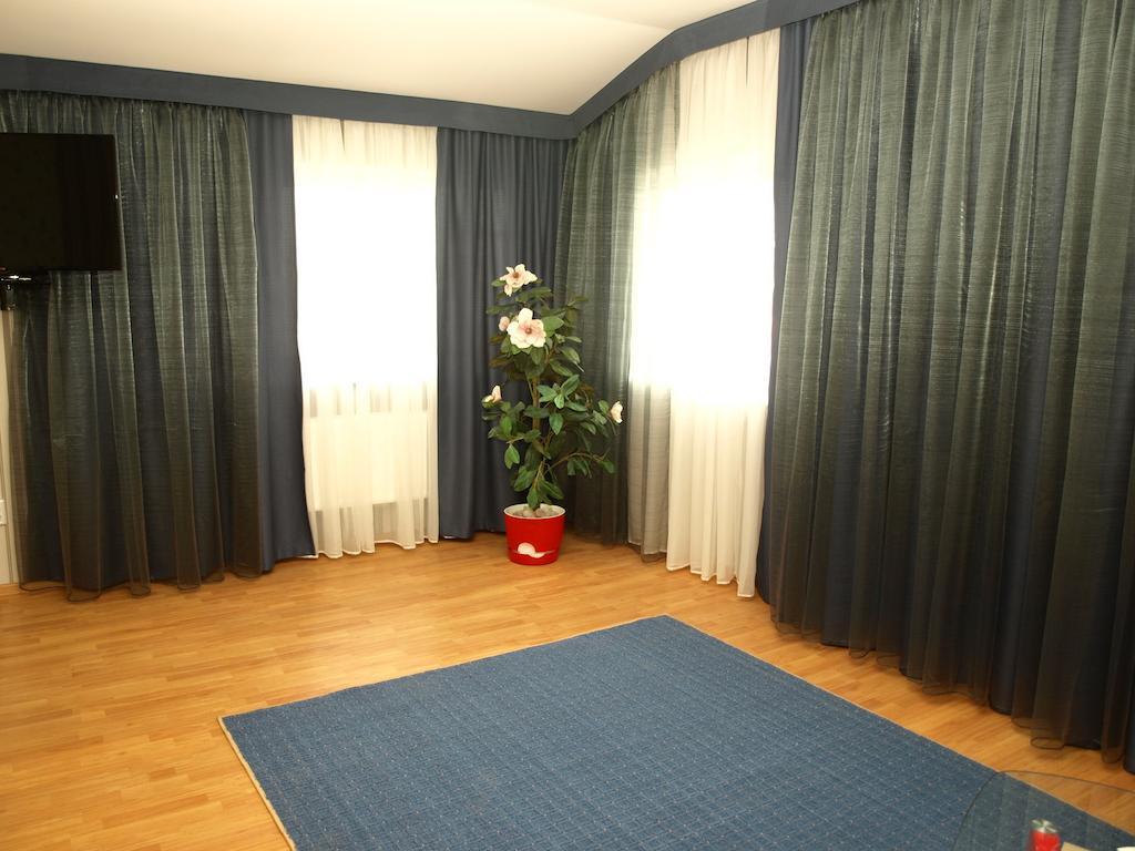 Leon Hotel Lwów Pokój zdjęcie